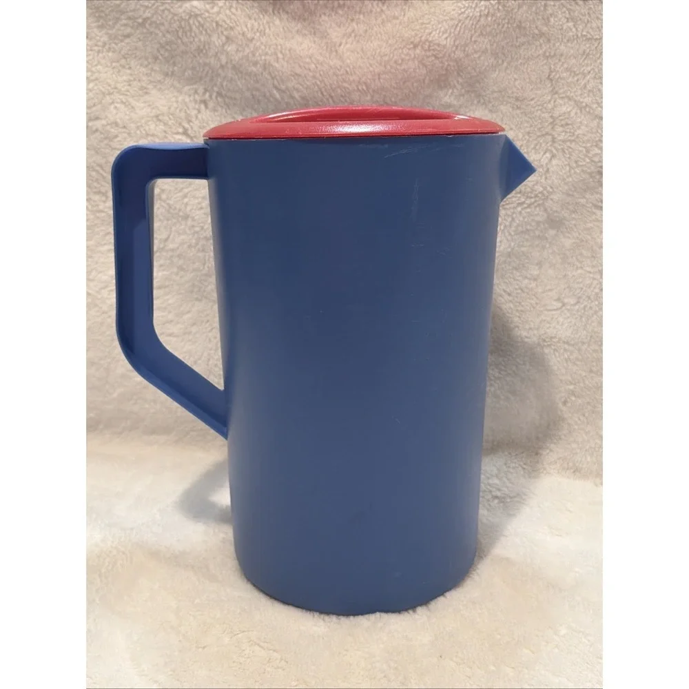 Vintage Rubbermaid 1 Gallon Pitcher Blue With Red Lid #2718 America July Summer